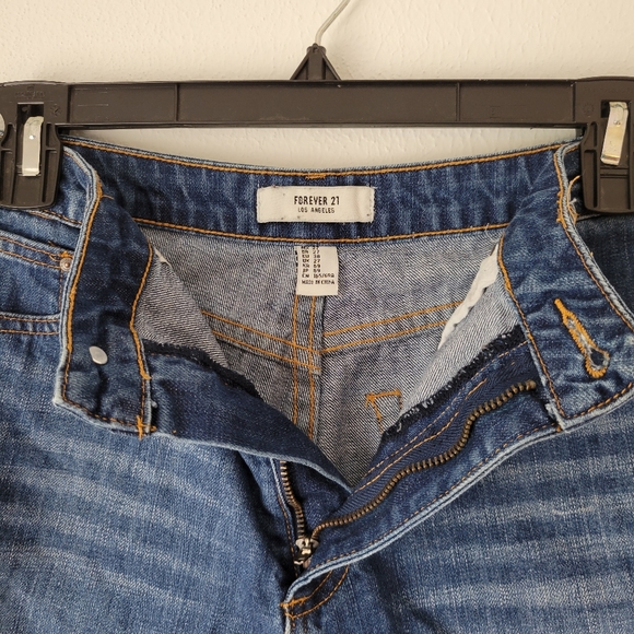 Forever 21 denim shorts - Picture 4 of 4